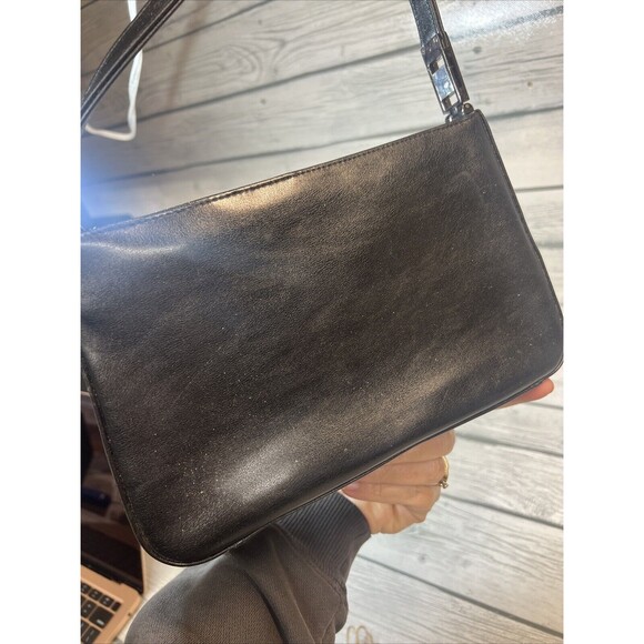 Guess Vintage Black Shoulder Bag Zip Closure Soft Leather 10 X 6 Y2K - Picture 9 of 11
